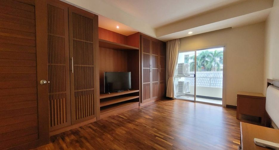 For rent 3 bedrooms apartment in Sathon, Bangkok
