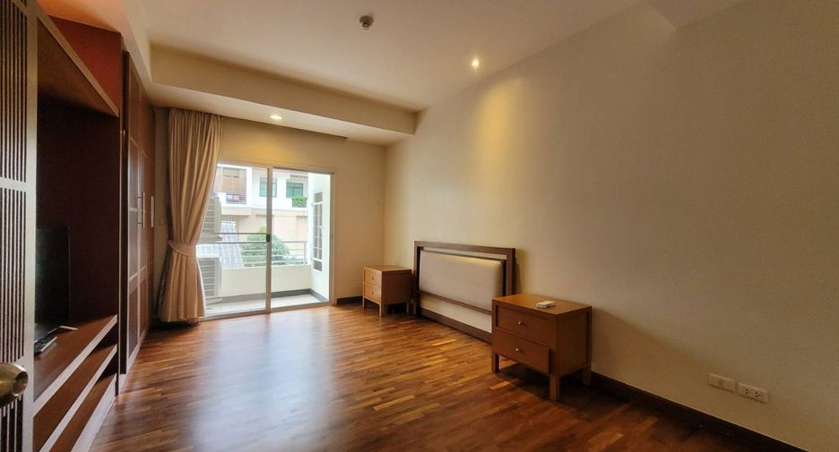 For rent 3 bedrooms apartment in Sathon, Bangkok