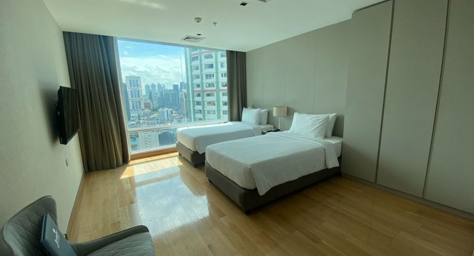 For rent 3 bedrooms apartment in Khlong Toei, Bangkok