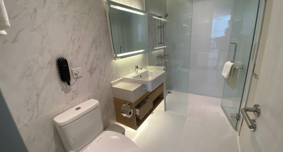For rent 3 bedrooms apartment in Khlong Toei, Bangkok