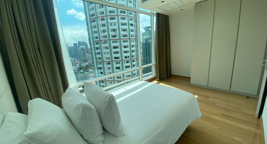 For rent 3 bedrooms apartment in Khlong Toei, Bangkok