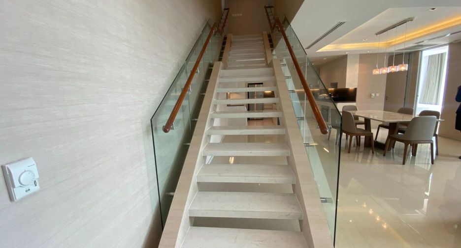 For rent 3 bedrooms apartment in Khlong Toei, Bangkok