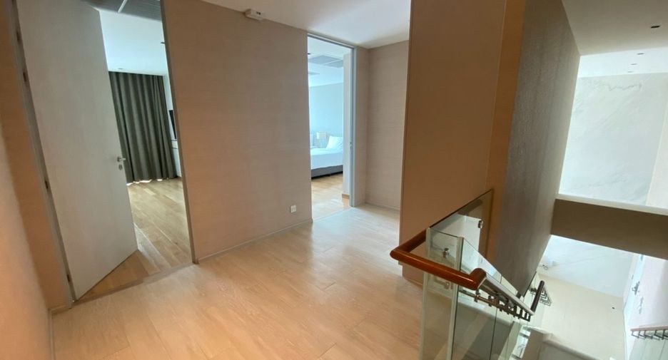 For rent 3 bedrooms apartment in Khlong Toei, Bangkok