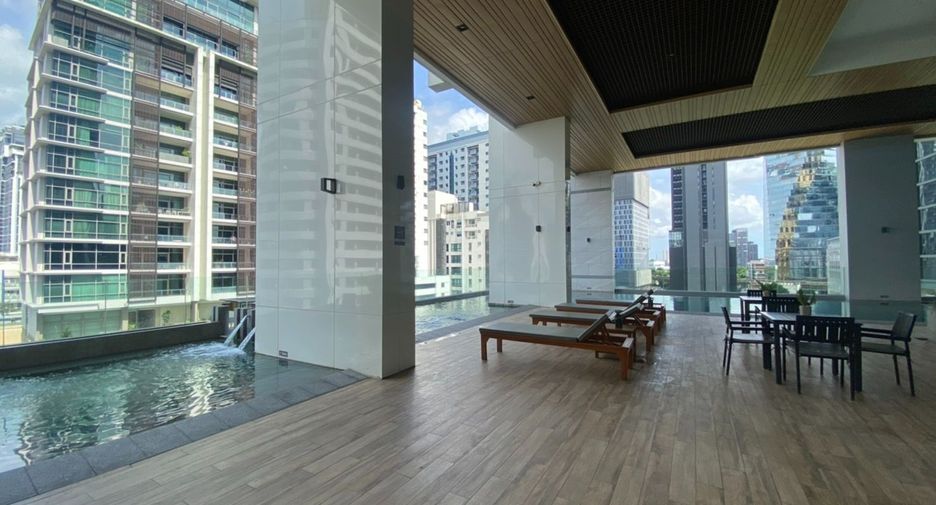 For rent 3 bedrooms apartment in Khlong Toei, Bangkok