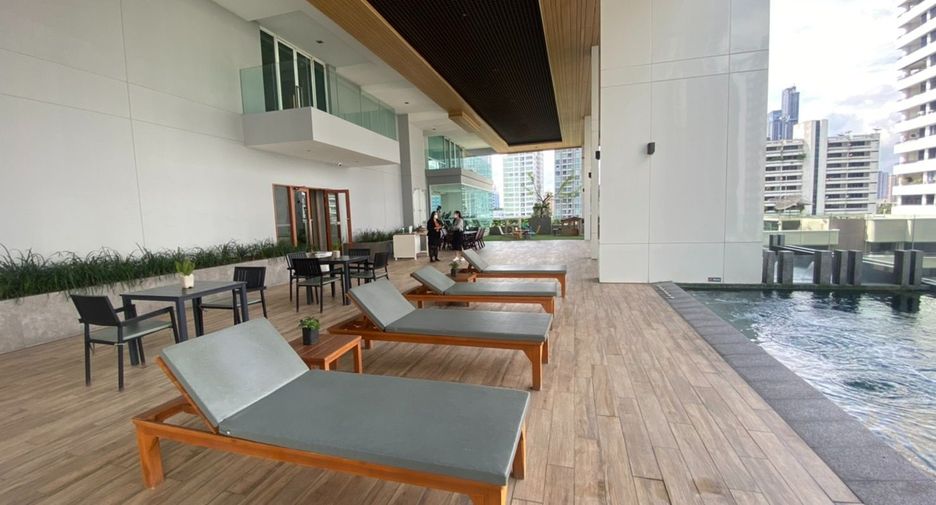 For rent 3 bedrooms apartment in Khlong Toei, Bangkok
