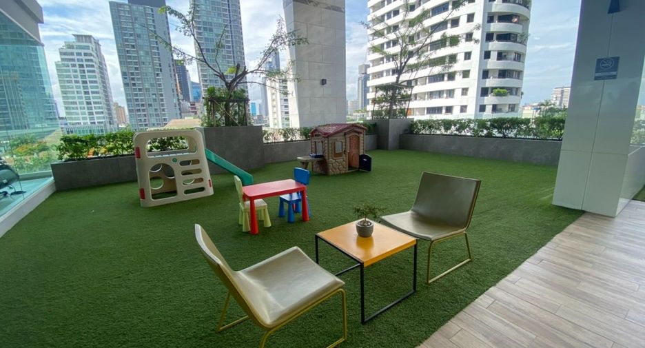 For rent 3 bedrooms apartment in Khlong Toei, Bangkok