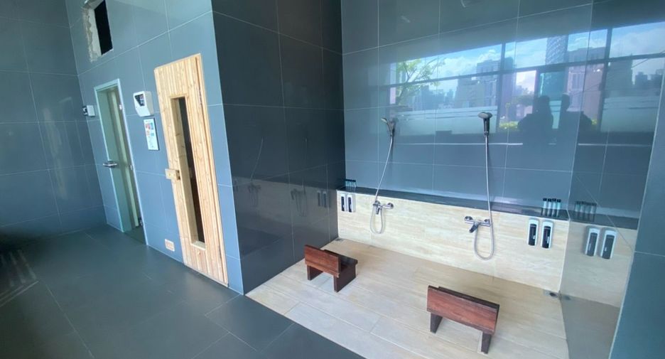 For rent 3 bedrooms apartment in Khlong Toei, Bangkok
