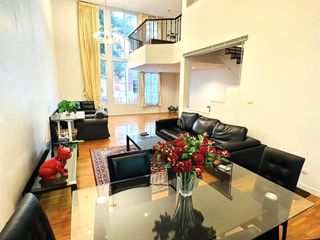 Casa adosada en alquiler de 4 habitaciones en Watthana, Bangkok