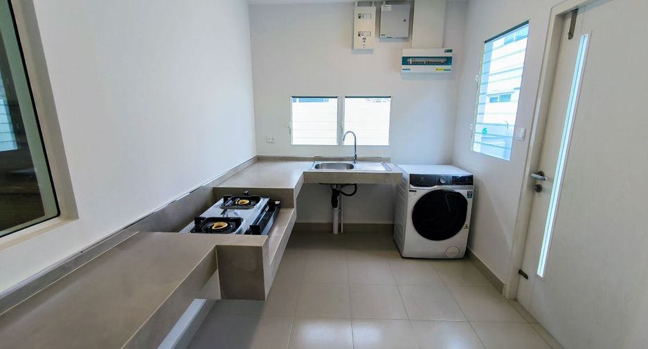 Casa en alquiler de 3 habitaciones en Bang Phli, Samut Prakan