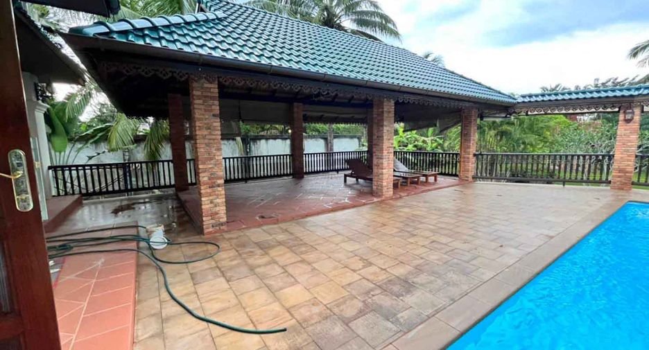 For sale 4 bedrooms villa in Mueang Krabi, Krabi