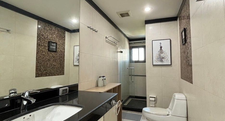 For rent 4 bedrooms condo in Watthana, Bangkok