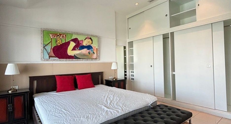 For rent 4 bedrooms condo in Watthana, Bangkok