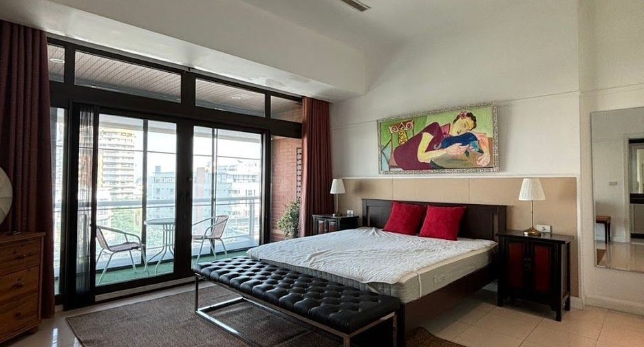 For rent 4 bedrooms condo in Watthana, Bangkok
