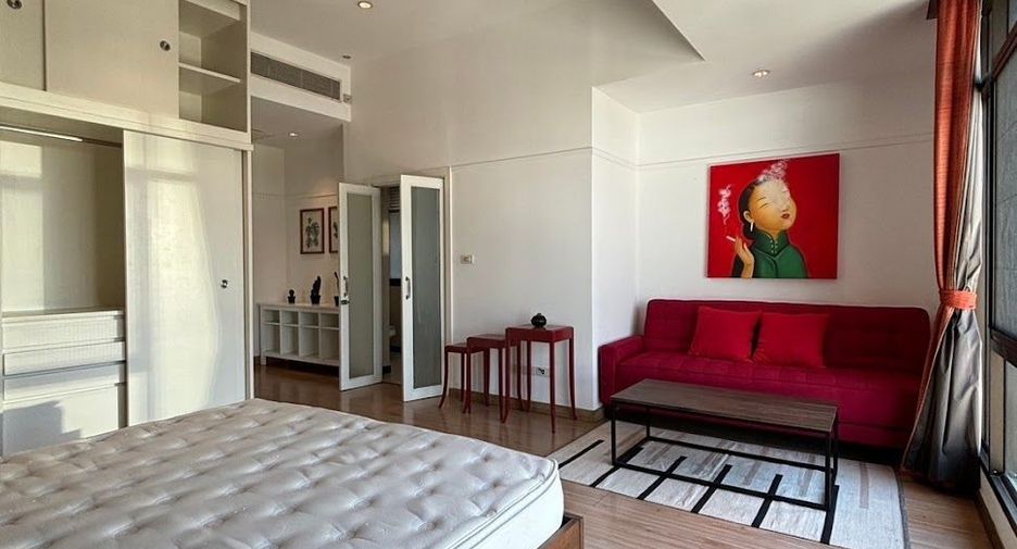 For rent 4 bedrooms condo in Watthana, Bangkok