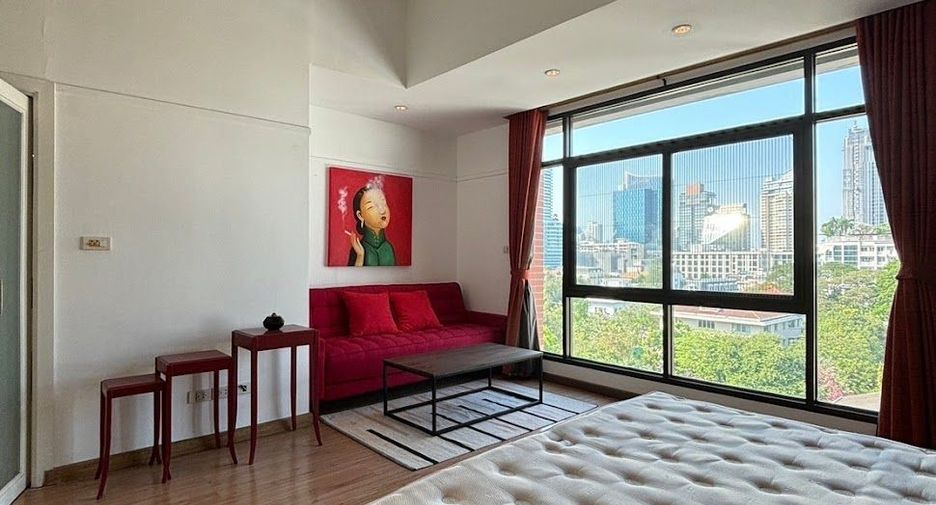 For rent 4 bedrooms condo in Watthana, Bangkok
