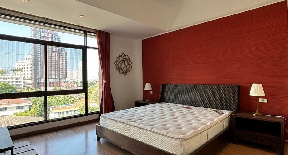 For rent 4 bedrooms condo in Watthana, Bangkok