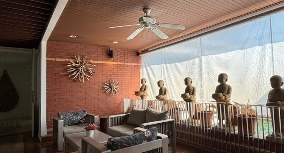 For rent 4 bedrooms condo in Watthana, Bangkok