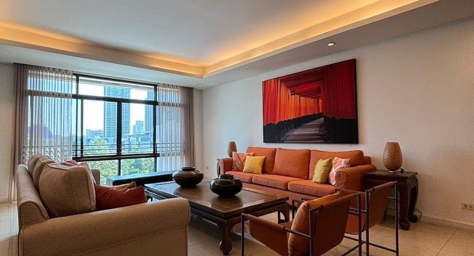 For rent 4 bedrooms condo in Watthana, Bangkok