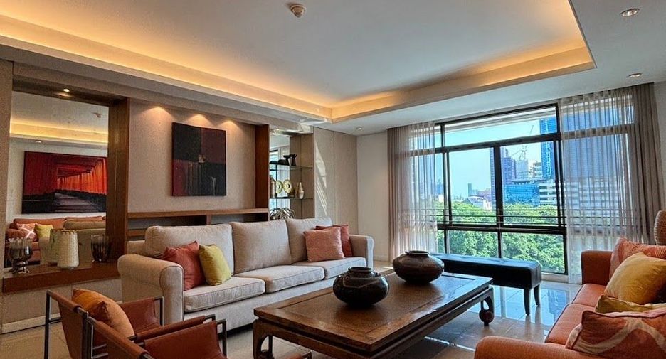For rent 4 bedrooms condo in Watthana, Bangkok