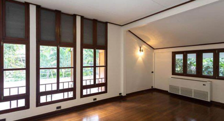 For rent 3 bedrooms condo in Pathum Wan, Bangkok