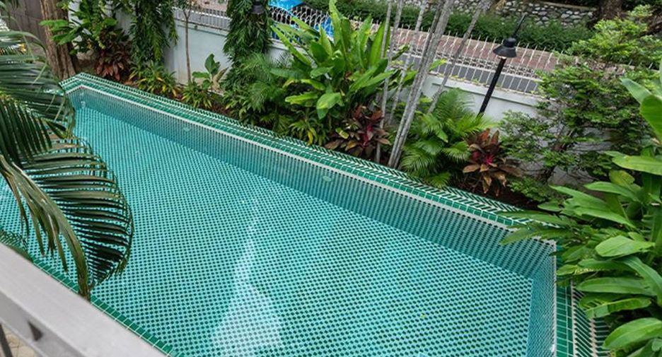 For rent 3 bedrooms condo in Pathum Wan, Bangkok