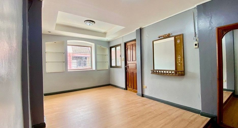 For sale 3 bedrooms townhouse in Mueang Samut Prakan, Samut Prakan