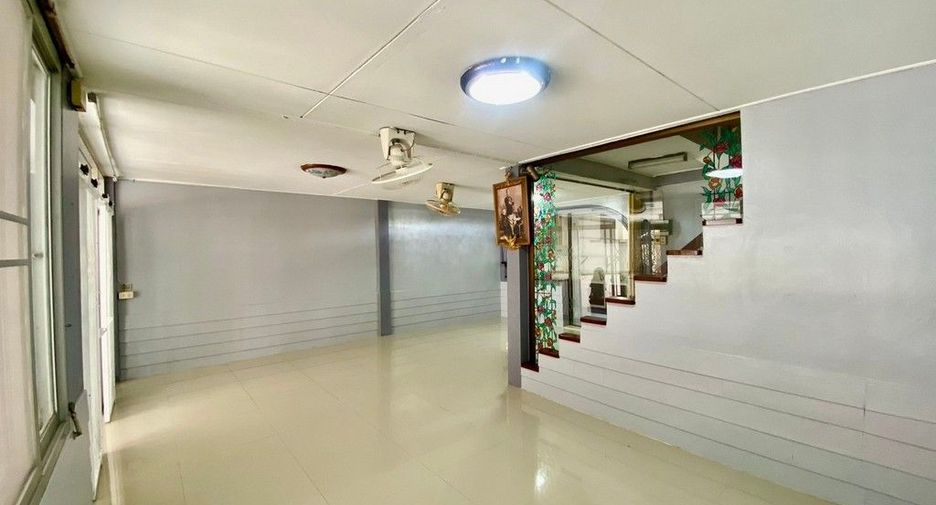For sale 3 bedrooms townhouse in Mueang Samut Prakan, Samut Prakan
