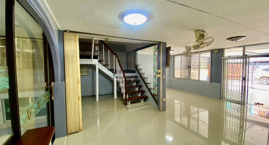 For sale 3 bedrooms townhouse in Mueang Samut Prakan, Samut Prakan
