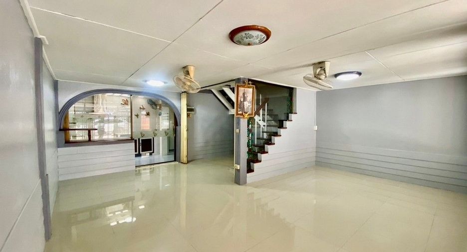 For sale 3 bedrooms townhouse in Mueang Samut Prakan, Samut Prakan
