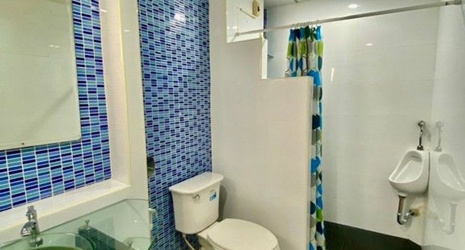 For sale 3 bedrooms townhouse in Mueang Samut Prakan, Samut Prakan