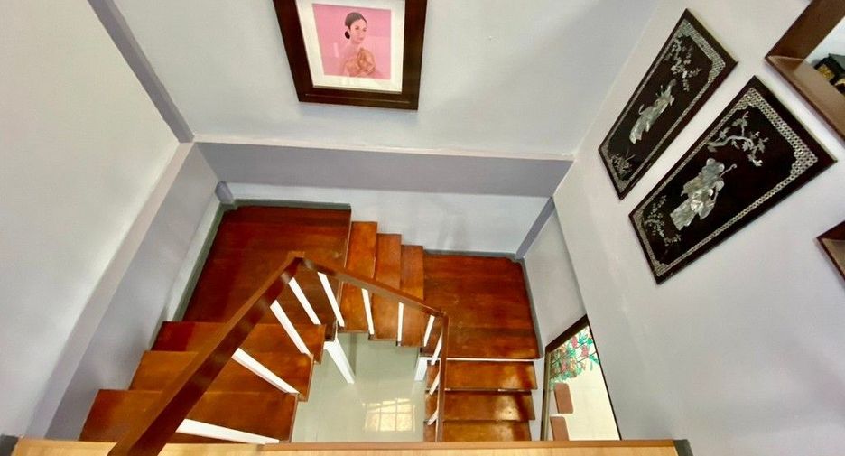 For sale 3 bedrooms townhouse in Mueang Samut Prakan, Samut Prakan