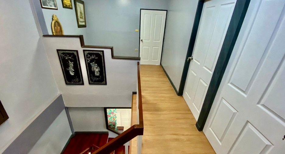 For sale 3 bedrooms townhouse in Mueang Samut Prakan, Samut Prakan