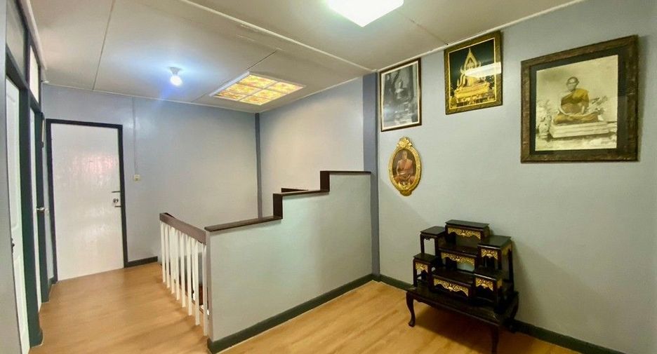 For sale 3 bedrooms townhouse in Mueang Samut Prakan, Samut Prakan