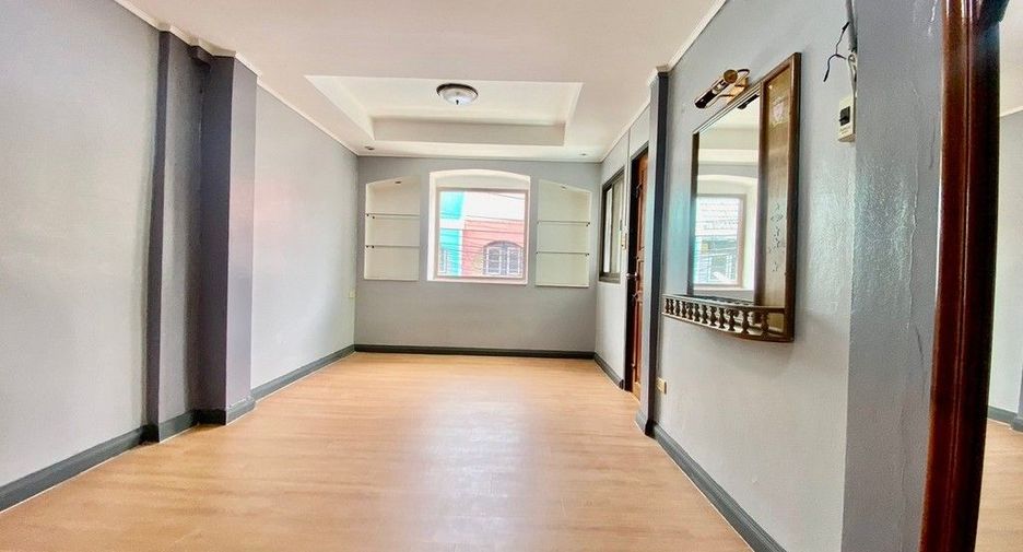 For sale 3 bedrooms townhouse in Mueang Samut Prakan, Samut Prakan