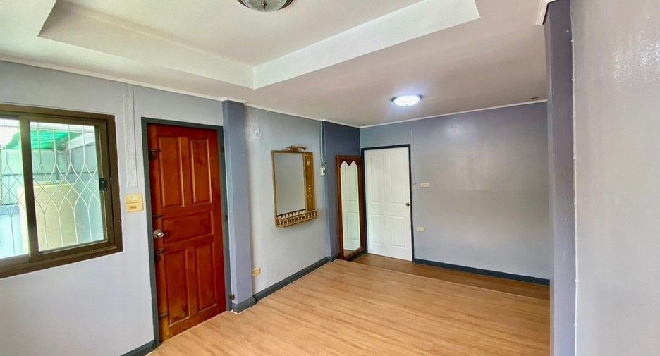For sale 3 bedrooms townhouse in Mueang Samut Prakan, Samut Prakan