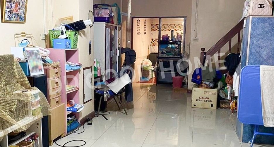 À vendre 3 chambres maison de ville à Bang Khun Thian, Bangkok