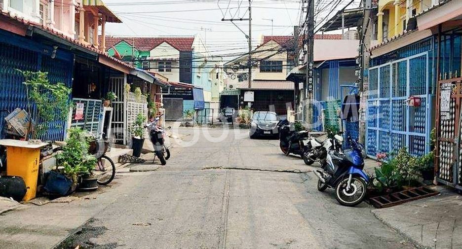 À vendre 3 chambres maison de ville à Bang Khun Thian, Bangkok