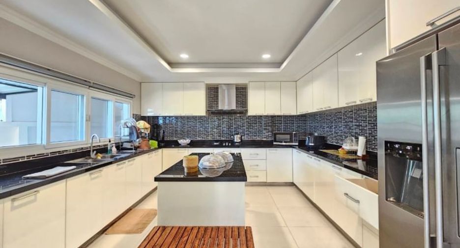 For sale 4 bedrooms house in Bang Lamung, Chonburi