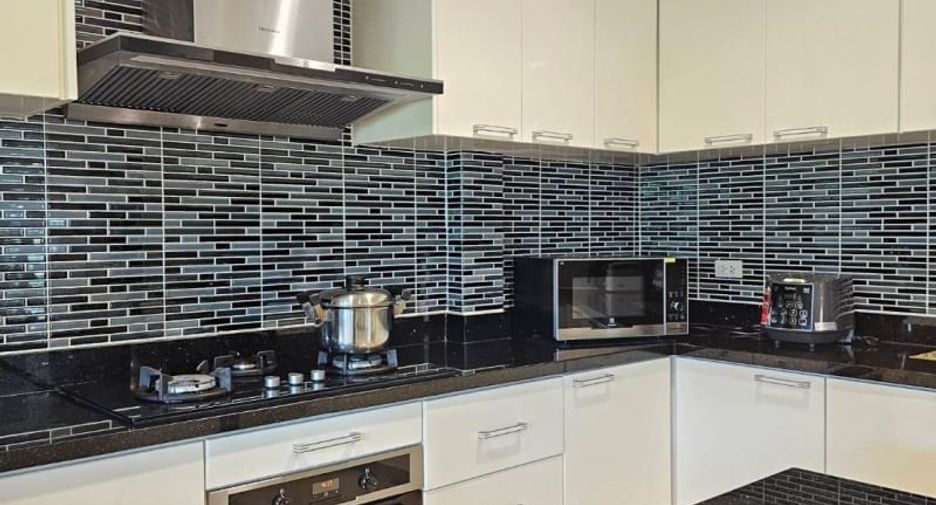 For sale 4 bedrooms house in Bang Lamung, Chonburi