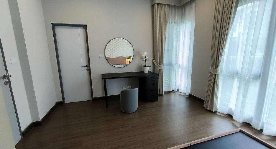 Casa en alquiler de 4 habitaciones en Bang Phli, Samut Prakan