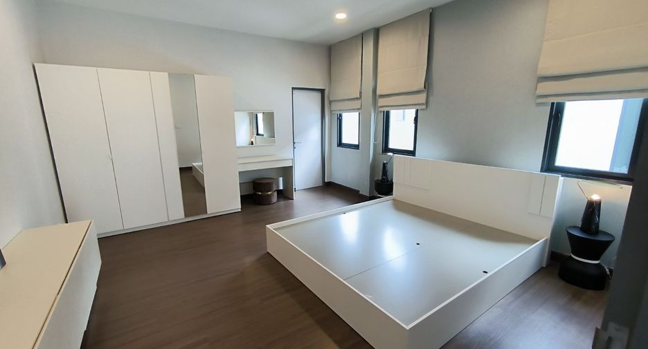 Casa en alquiler de 4 habitaciones en Bang Phli, Samut Prakan