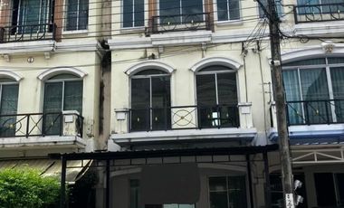For rent 3 ベッドルーム townhouse in Suan Luang, Bangkok