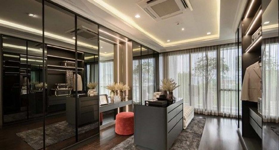 For sale 4 bedrooms house in Bang Na, Bangkok