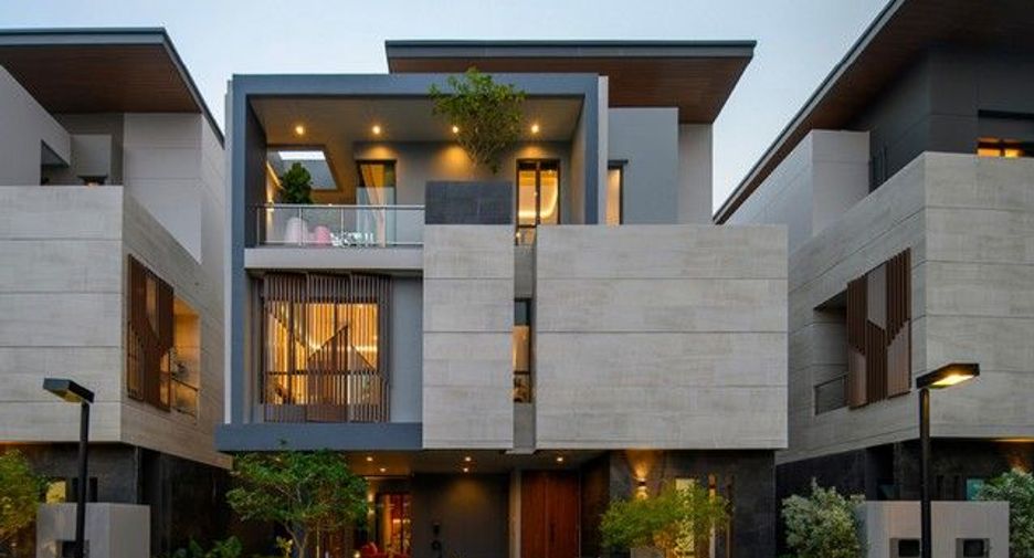 For sale 4 bedrooms house in Bang Na, Bangkok