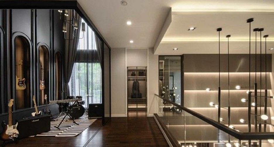 For sale 4 bedrooms house in Bang Na, Bangkok