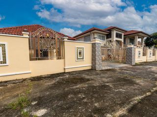 For sale 5 bed house in Mueang Ubon Ratchathani, Ubon Ratchathani