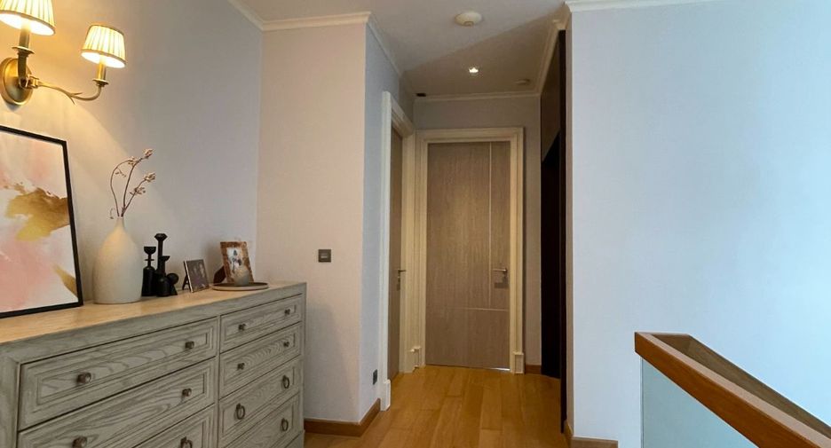 For sale 5 bed house in Huai Khwang, Bangkok