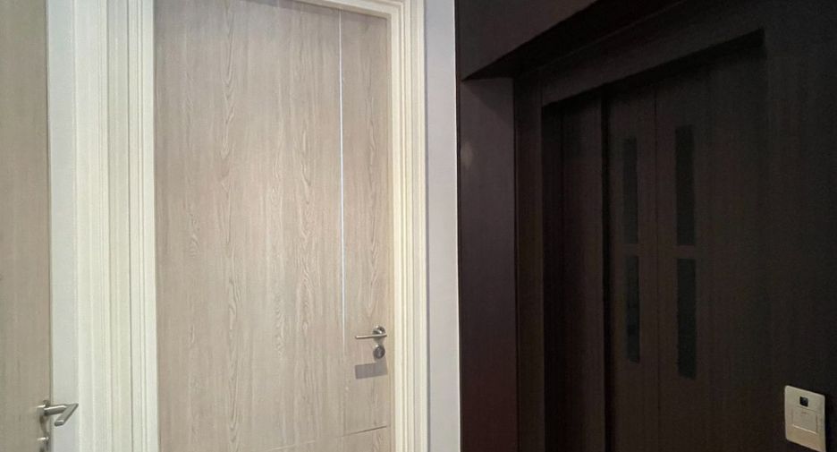 For sale 5 bed house in Huai Khwang, Bangkok