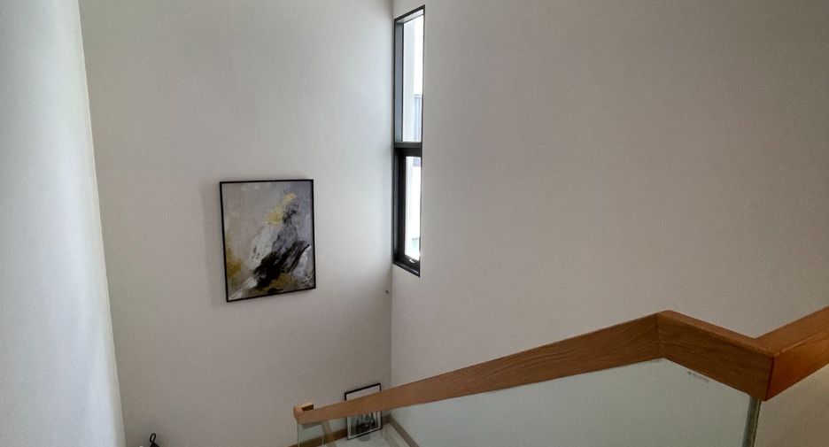 For sale 5 bed house in Huai Khwang, Bangkok