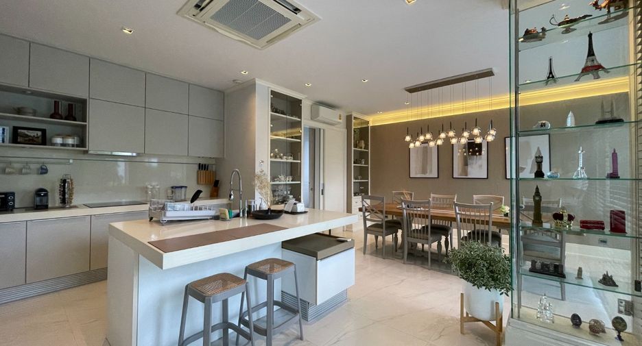 For sale 5 bed house in Huai Khwang, Bangkok